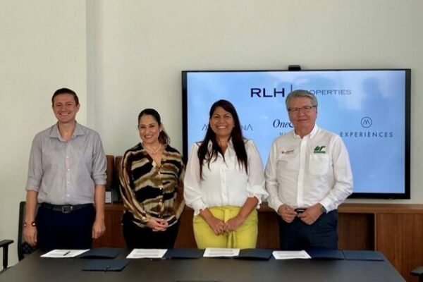 RLH Properties firma convenios de colaboración con universidades de Nayarit